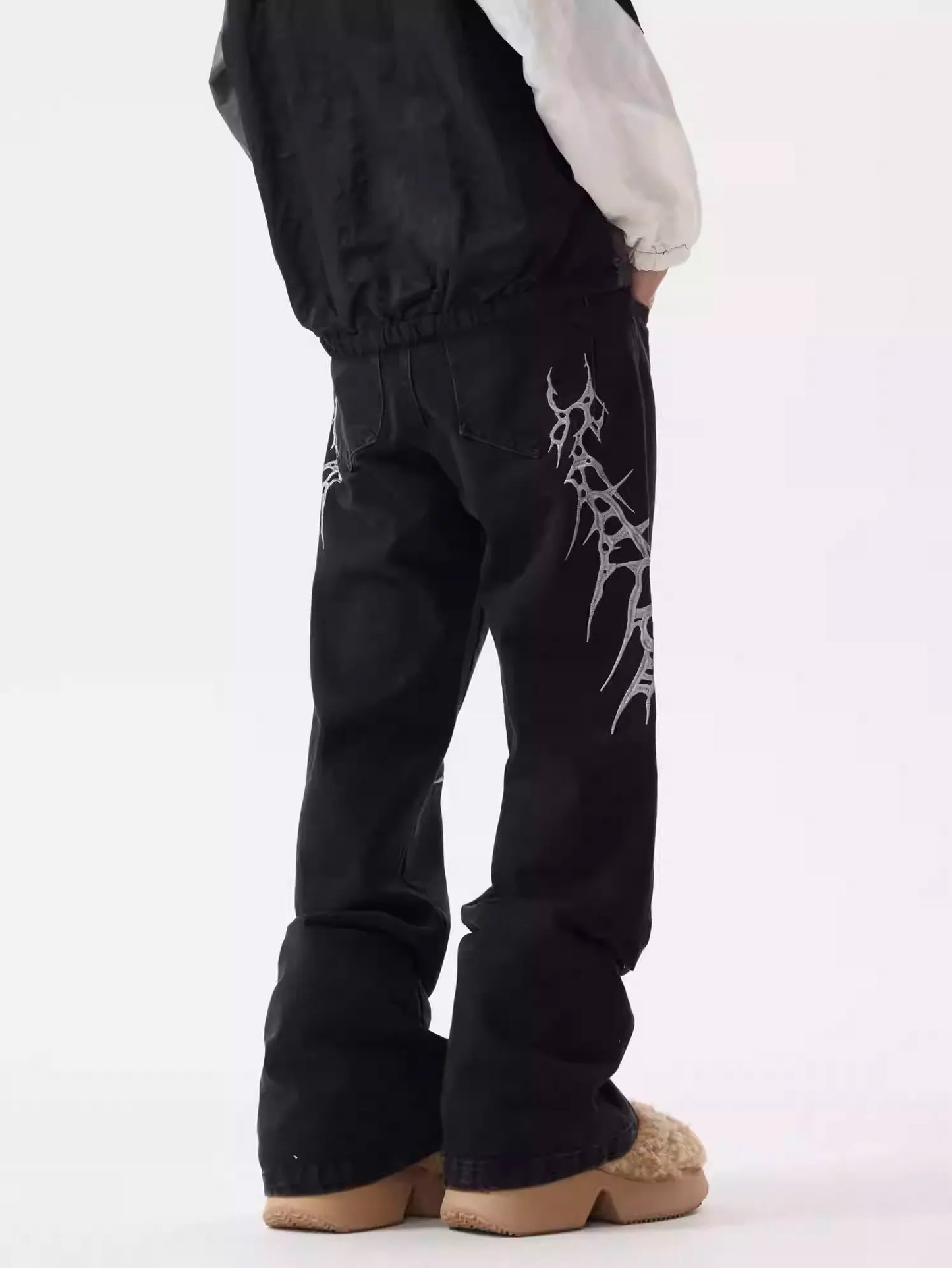 Men’s Retro Street Style Loose Fit Jeans with Thorn Embroidery